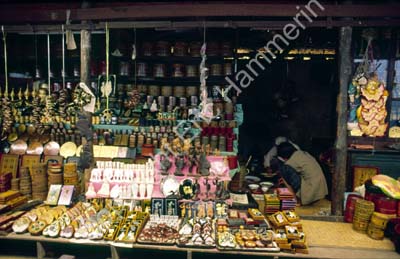 Htilominlo temple store 852019