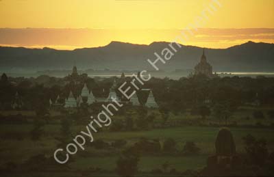 Sunset over Pagan 867330
