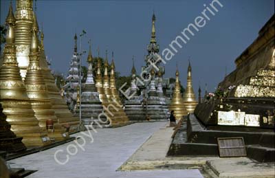Central stupa second level Schwedagon 858811