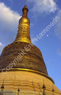 Stupa at Schwedagon 868602