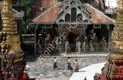 Temple yard Schwedagon 858812
