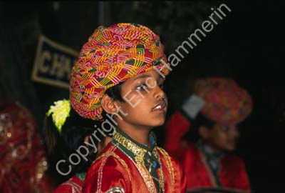 Boy artist traditional  clothes Rajasthan 004916