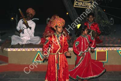 Children artist traditional  clothes Rajasthan 004921
