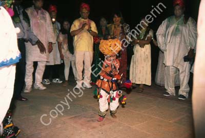 Dancing dwarf artist traditional  clothes Rajasthan 004922