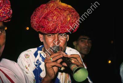 Man artist traditional  clothes Rajasthan 004928