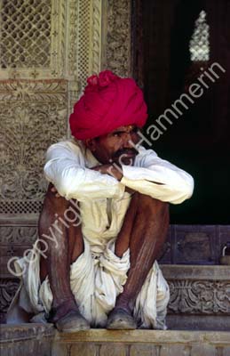 Man red turban sitting Jaisalmer 857605