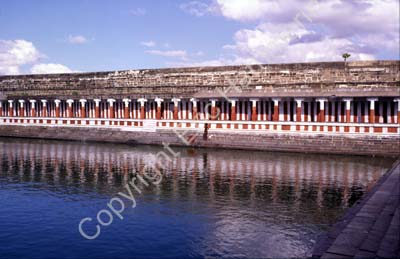 Ekambareshvara temple pond Kanchipuram 854109