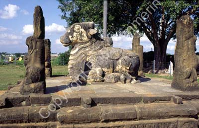 Nandi statue Kailasanatha temple Kanchipuram 854106