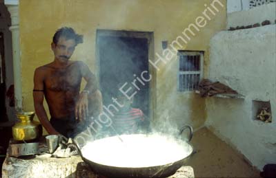 Man cooking milk Pushkar 864627