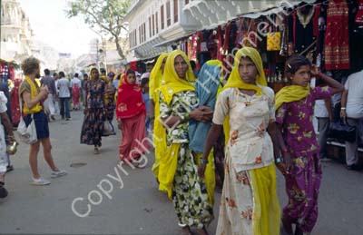 Women in traditional clothes Pushkar 864317