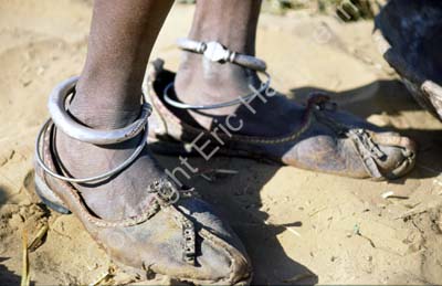 Worn shoes Pushkar 865033