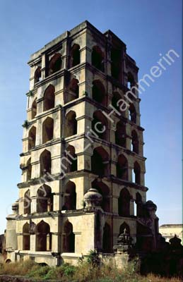 Tower at the royal palace Tanjore 854423
