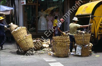 Garbage collection in Bangkok 8724311