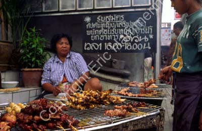 Grilled meat on sticks 927526