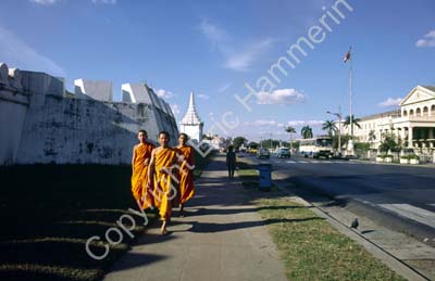 Monks outside Wat Phra Keo 850234