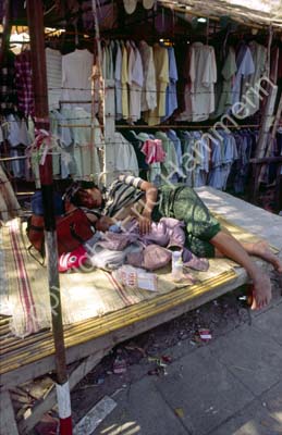 Mother with child selling clothes 851114