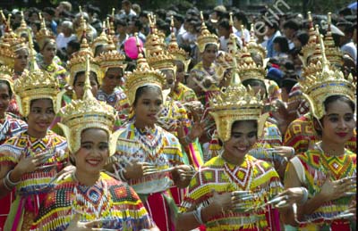 Parade women in traditional clothes 8711023
