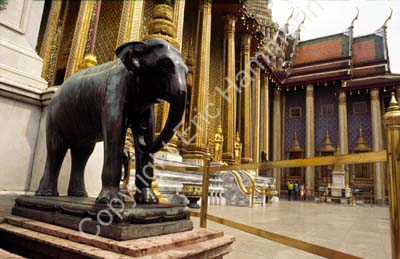 Wat Phra Keo elephant statue 927313