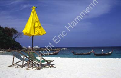 Umbrella chairs beach yellow blue 8721503