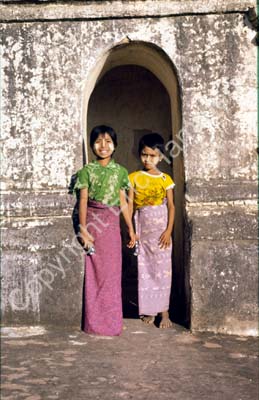 Bupaya pagoda girls 852229