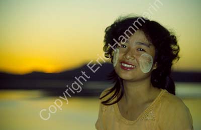 Girl in sunset over the Irrawaddy 867617
