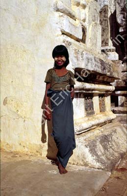 Shwezigon girl by wall 852127
