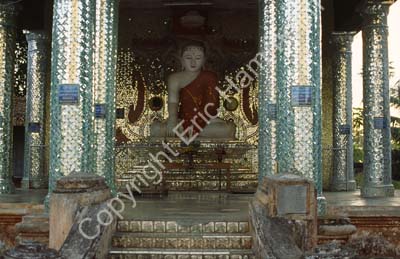 Buddha at Schwedagon 868603