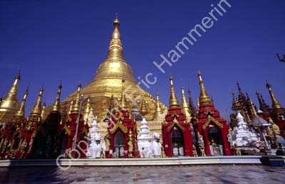 Central stupa area Schwedagon 852616