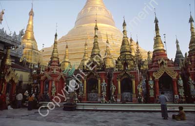 Central stupa area Schwedagon 868625