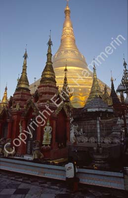 Central stupa area Schwedagon 868626