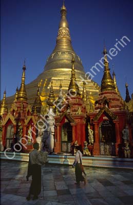 Central stupa area Schwedagon 868711