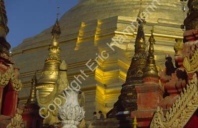 Central stupa area Schwedagon 868713