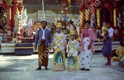 Procession at Schwedagon 868935