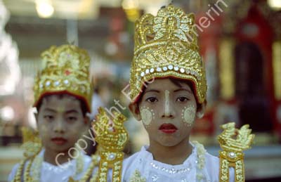 Procession at Schwedagon 869001
