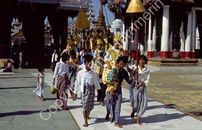 Procession at Schwedagon 869003