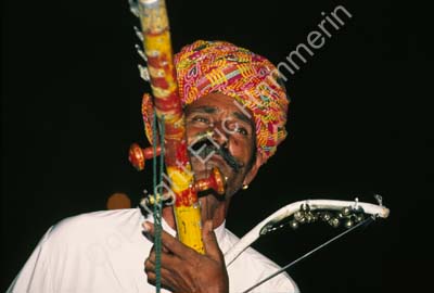 Man artist traditional  clothes Rajasthan 004918