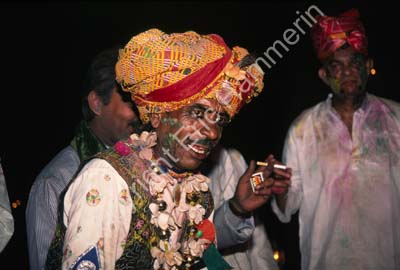 Man artist traditional  clothes Rajasthan 004924