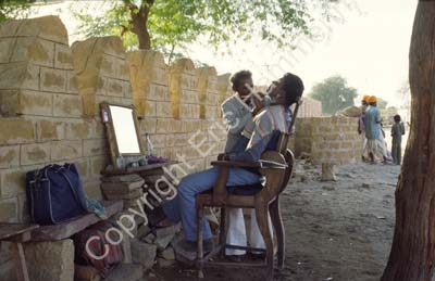 Barber roadside Jaisalmer 863324