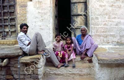 Family in doorway Jaisalmer 857613