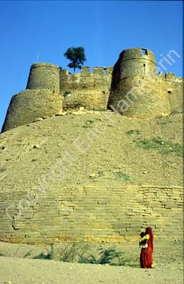 Jaisalmer fort bastions red woman 863614