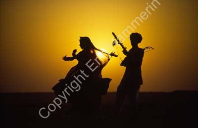 Music and dance outside Jaisalmer 863711