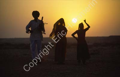 Music and dance outside Jaisalmer 863719
