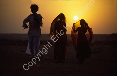 Music and dance outside Jaisalmer 863723