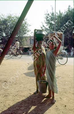 Girls carrying water Konark 853321