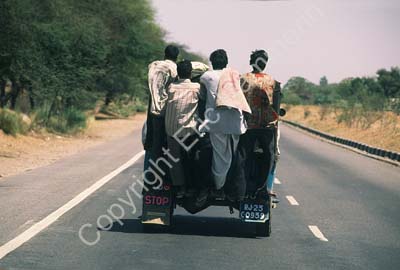 Passengers standing on jeep Rajasthan 006212