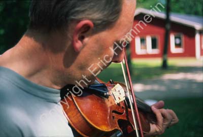 Fiol-spelare folkmusik S12A68