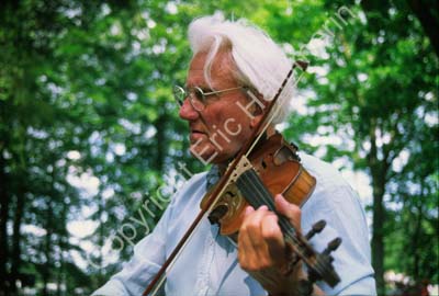 Fiol-spelare folkmusik S12A69