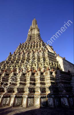 Wat Arun central stupa 850529