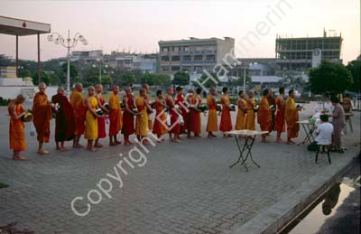 Monks lining up for morning alms 851007