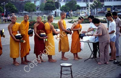 Monks lining up for morning alms 851014